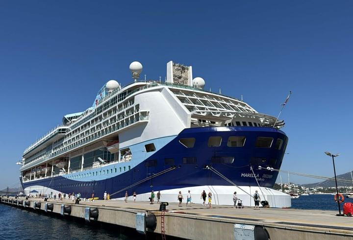 Bodrum'a denizden 1760 turist geldi