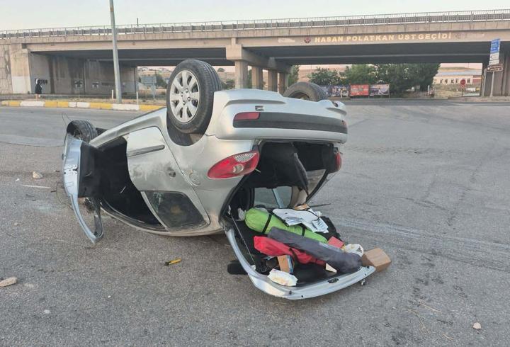 Takla atan otomobilin sürücüsü yaralandı
