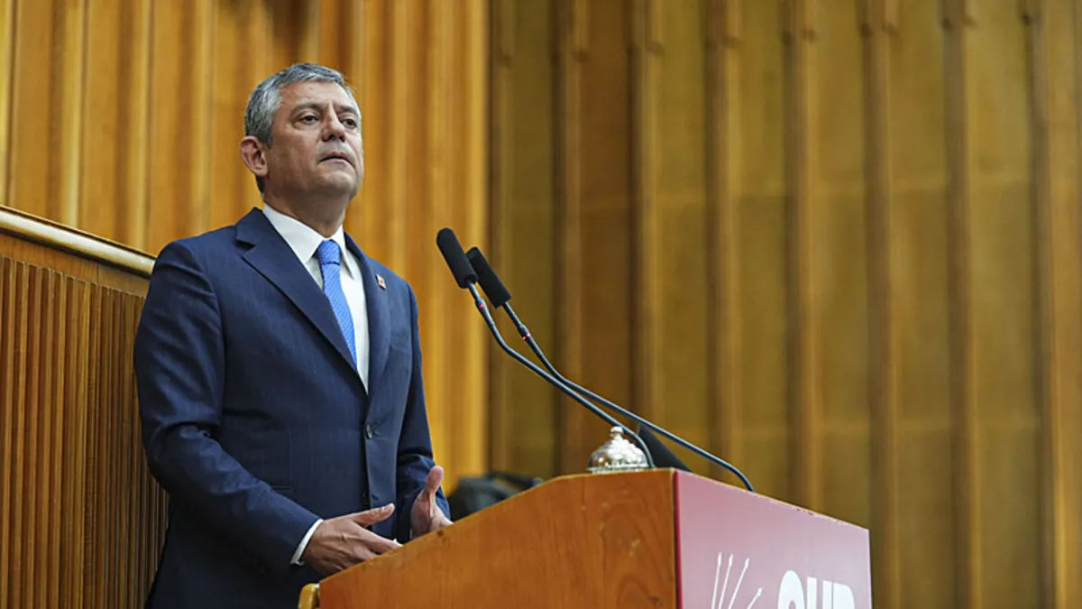 Özgür Özel'den sözde komedyen Deniz Göktaş'ın skandalına destek: Şakadan, espriden anlamayan