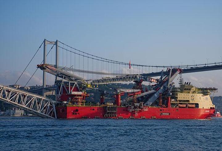 Dev gemi İstanbul Boğazı'ndan geçiş yaptı