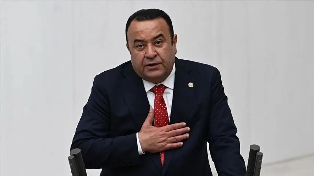 SON DAKİKA... CHP Ankara Milletvekili Adnan Beker partisinden istifa etti