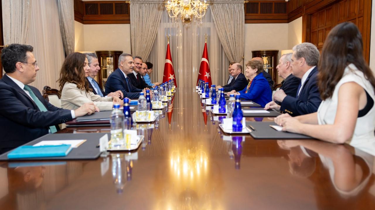 Bakan Fidan, Ankara'da ABD'li senatörleri kabul etti
