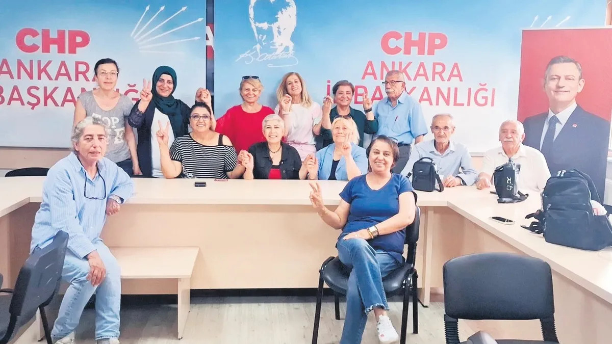 CHP İl başkanlıklarında Özgür Özel vandalizmi