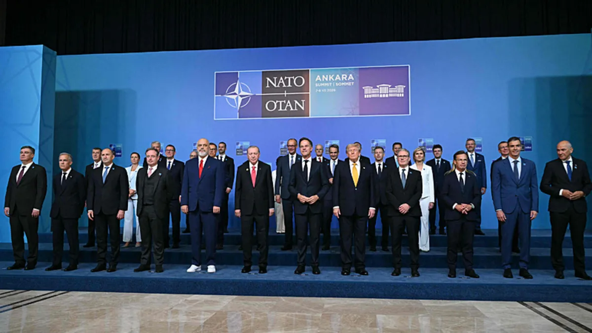 SON DAKİKA| 36. NATO Zirvesi'nde aile fotoğrafı çekildi: 77 yıllık ittifakta tarihi kare!