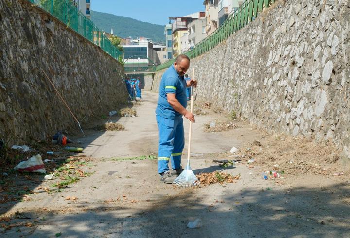 Yıldırım Belediyesi’nden Selçukbey Kanalı’nda kapsamlı temizlik