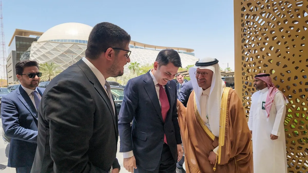 Bakan Kurum'dan Riyad'da kritik enerji diplomasisi! COP31 ve '35'e 35' hedefi masaya yatırıldı