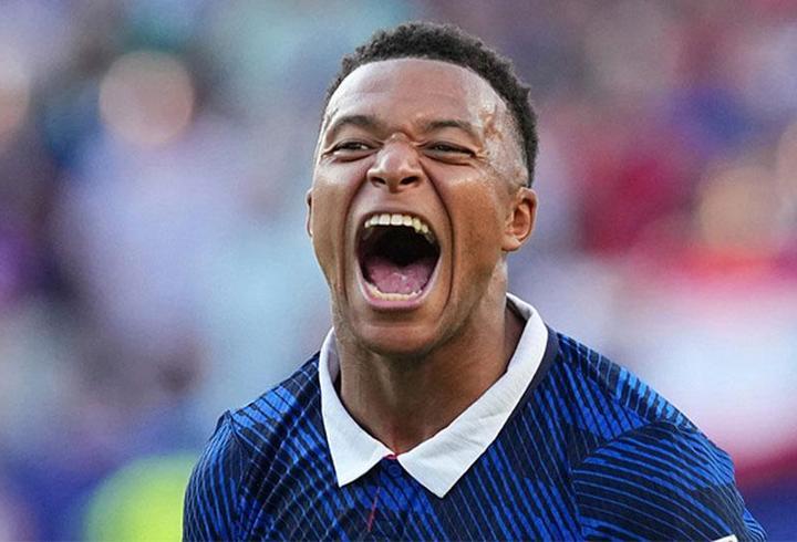 Paraguay, Mbappe'den özür diledi