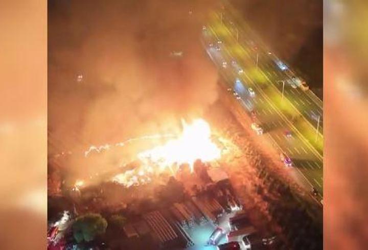 Ankara’da tahta paletlerin depolandığı alanda yangın