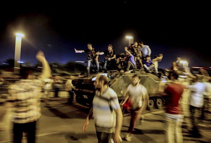6 maddede 15 Temmuz! "Bir darbeden öteydi, one minute ile başladı"