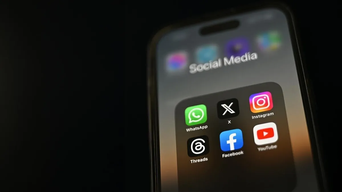 Sosyal medya temsilcileri köşeye sıkıştı: Terleten sorulara cevap veremediler