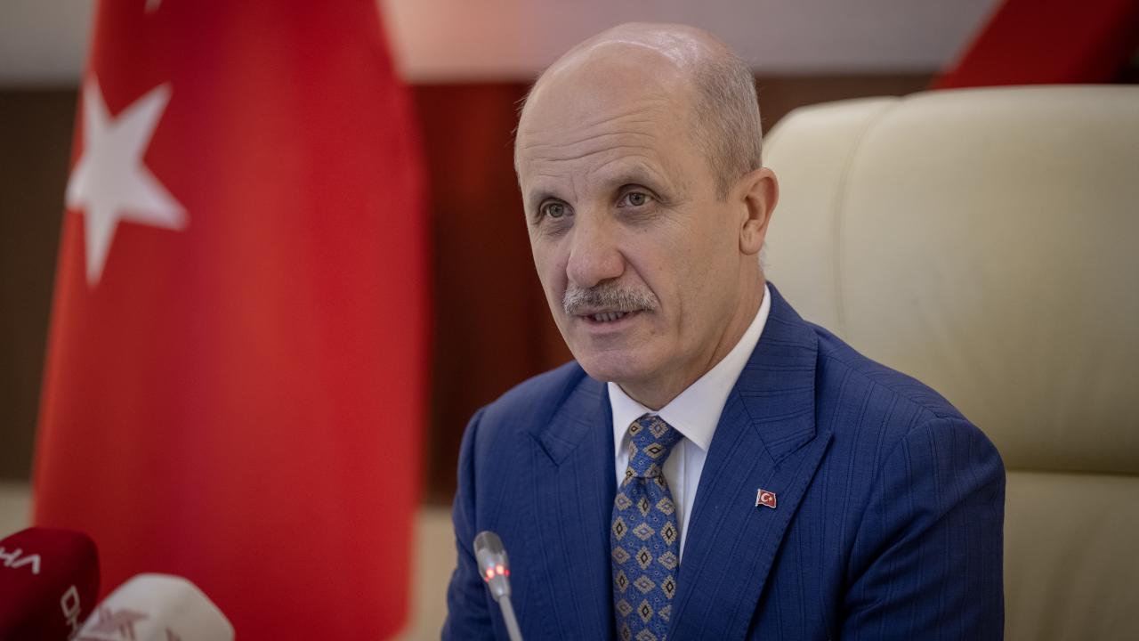 YÖK Başkanı Özvar'dan adaylara geleceğin meslekleri tavsiyesi