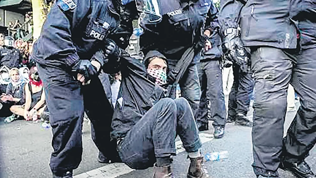 Almanya’da sosyal ağlarda liderleri eleştirenlere gözaltı