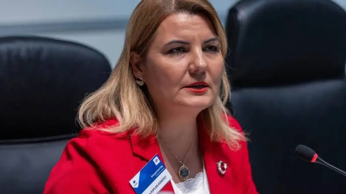 Son dakika: İzmit Belediyesi’ne operasyonda yeni gelişme: Fatma Kaplan Hürriyet dahil 20 şüpheli tutuklandı