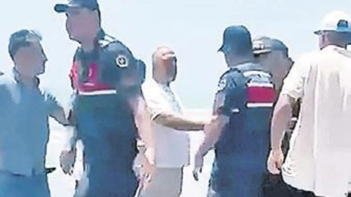 Denize giren 3 arkadaştan 2'si boğuldu