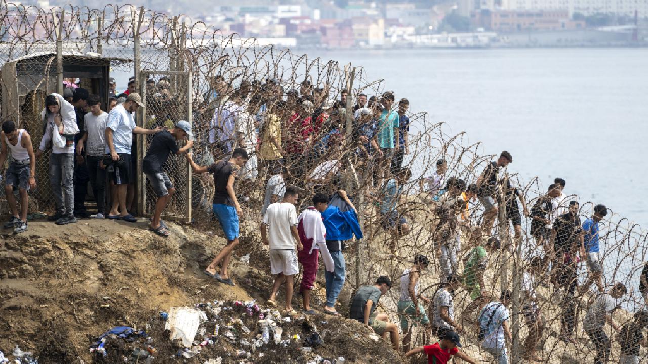 Fas'tan İspanya'ya geçen 53 bin düzensiz göçmen geri döndü