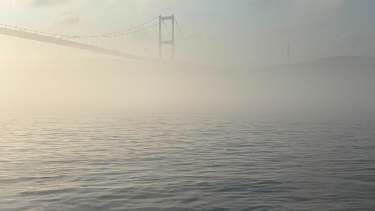 İstanbul'da yoğun sis: Boğaz trafiği durdu