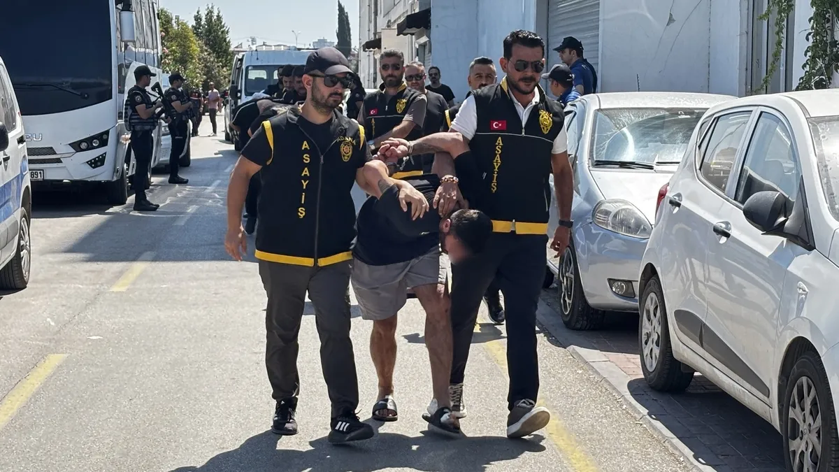 Adana'da sokak ortasındaki cinayette korkunç detaylar: Sevgilisini öldüren adam karısıyla kaçmaya çalıştı!