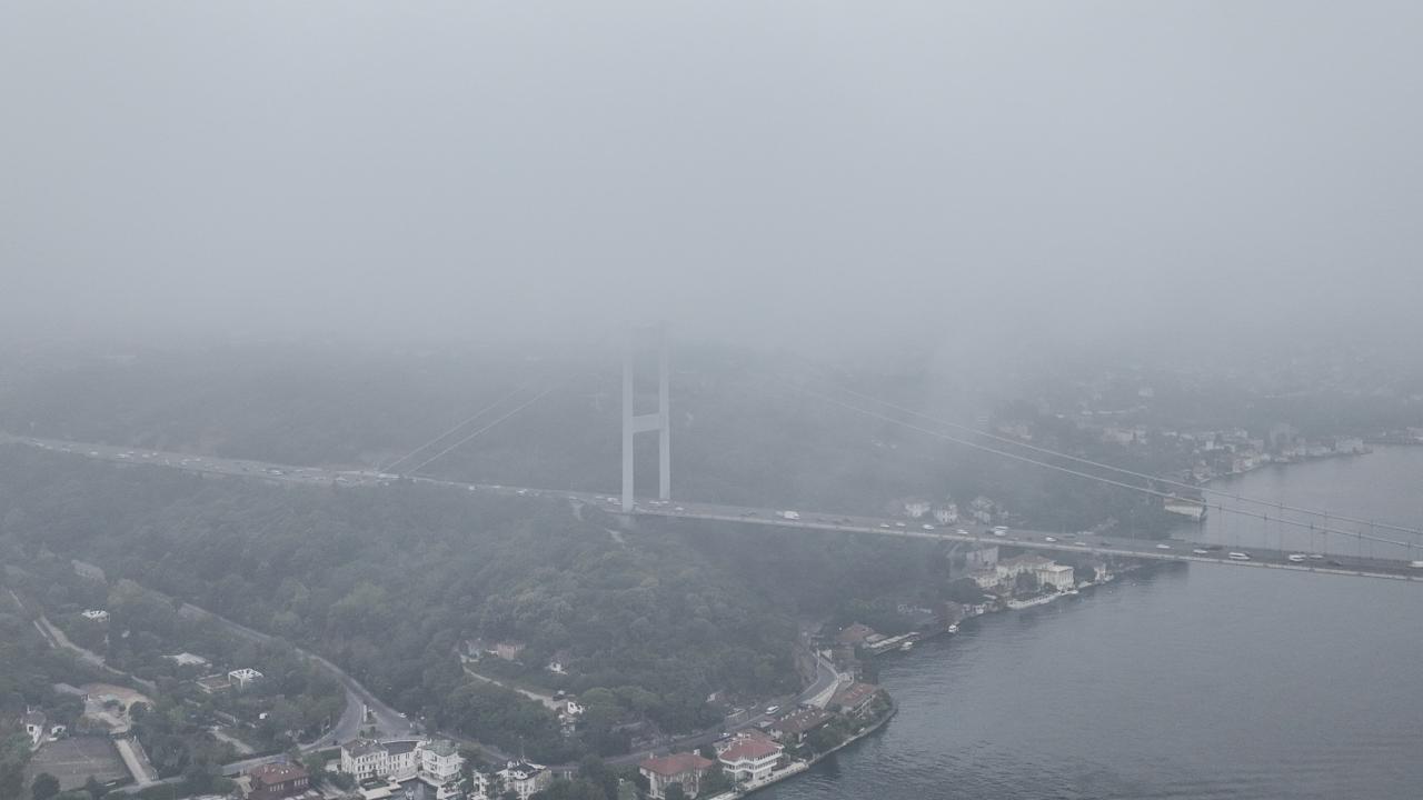 İstanbul Boğazı'nı yoğun sis kapladı