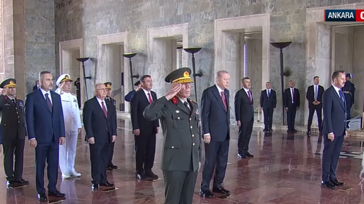 Son dakika | Başkan Erdoğan Anıtkabir'i ziyaret etti: Bayrağımız bu topraklarda 1000 yıldır dalgalanıyor