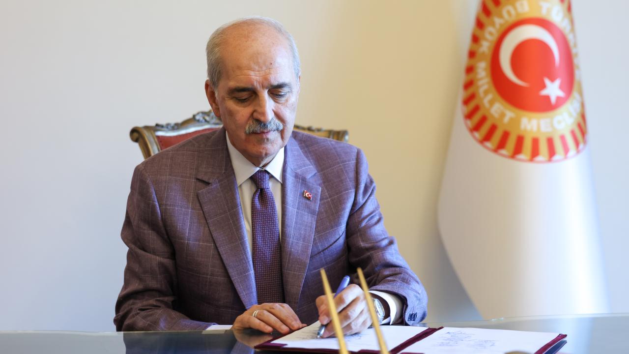 TBMM Başkanı Kurtulmuş, Terörsüz Türkiye teklifini imzaladı