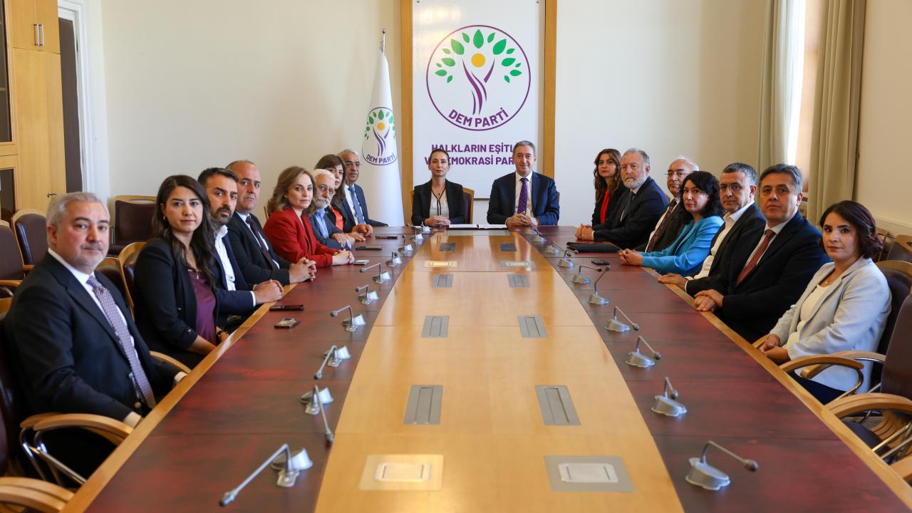 DEM Parti, Çerçeve Kanun Teklifini imzaladı