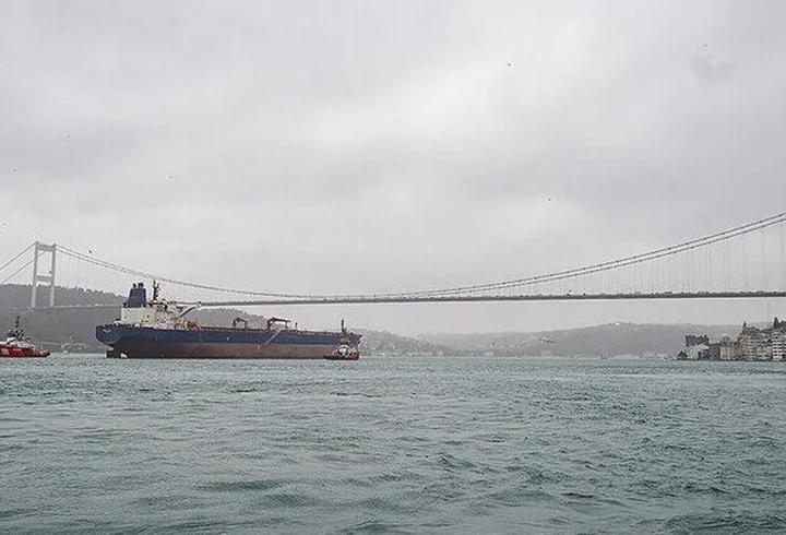 İstanbul Boğazı'nda gemi trafiği çift yönlü askıya alındı
