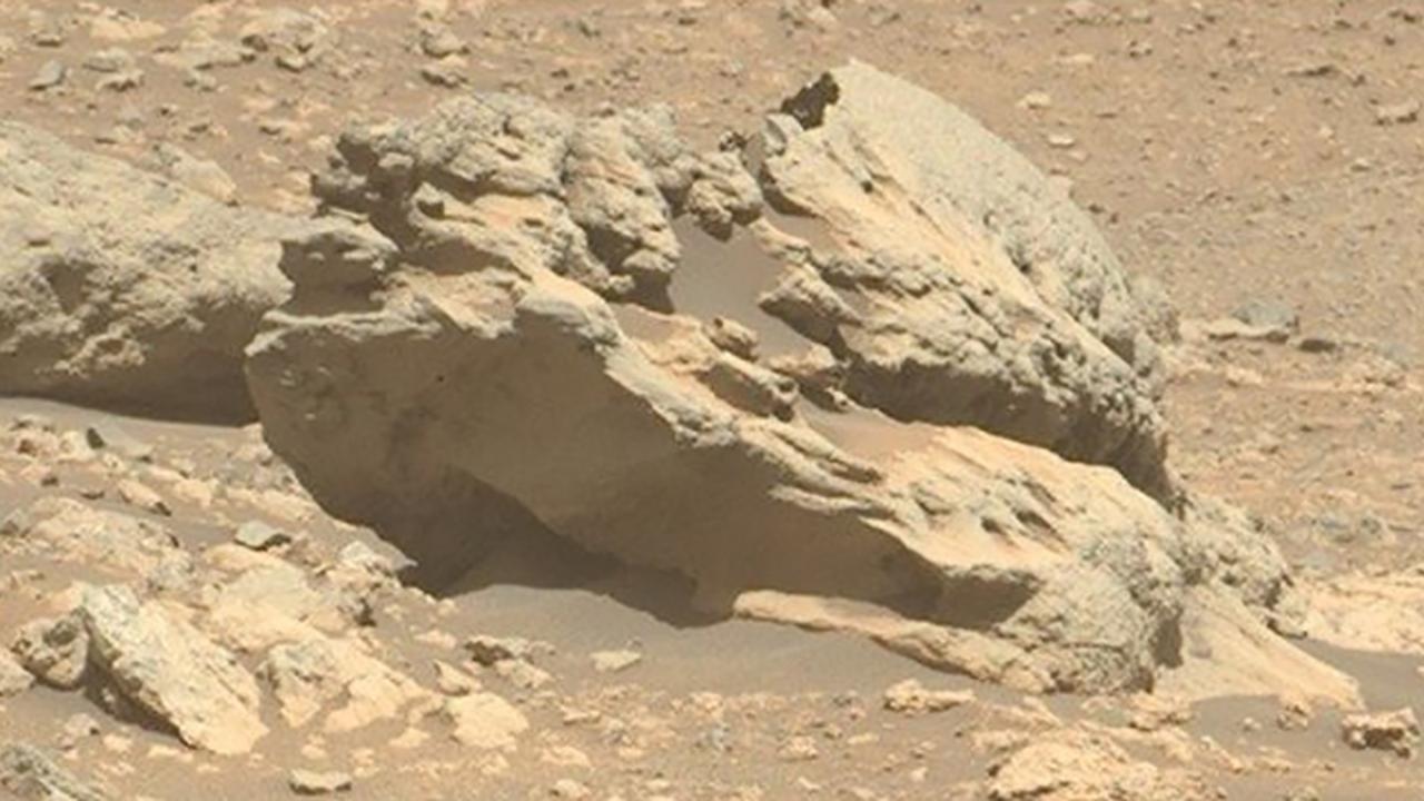 Perseverance Mars yüzeyinin hemen altında korunmuş organik karbon buldu