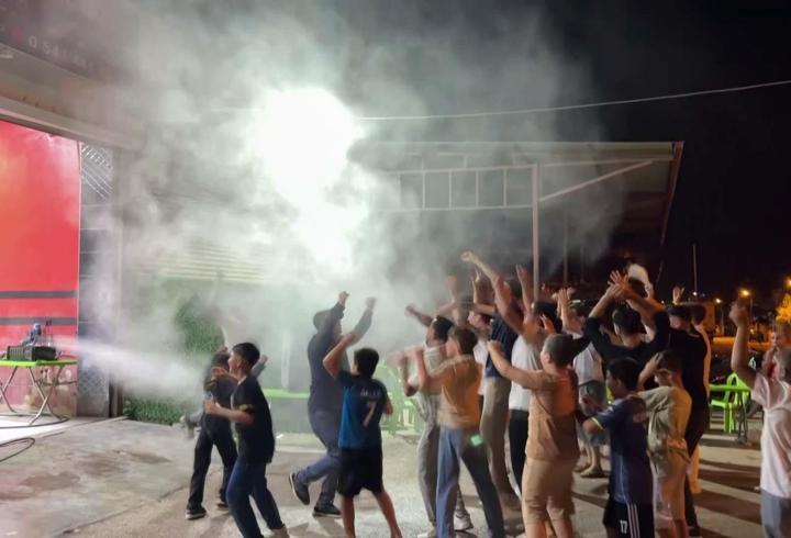 Reyhanlı’da köpüklü tazyikli suyla asker eğlencesi