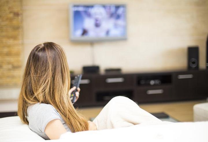 9 AĞUSTOS PAZAR TV YAYIN AKIŞI: Bugün televizyonda ne var? Hangi dizi, film ve programlar ekrana gelecek?