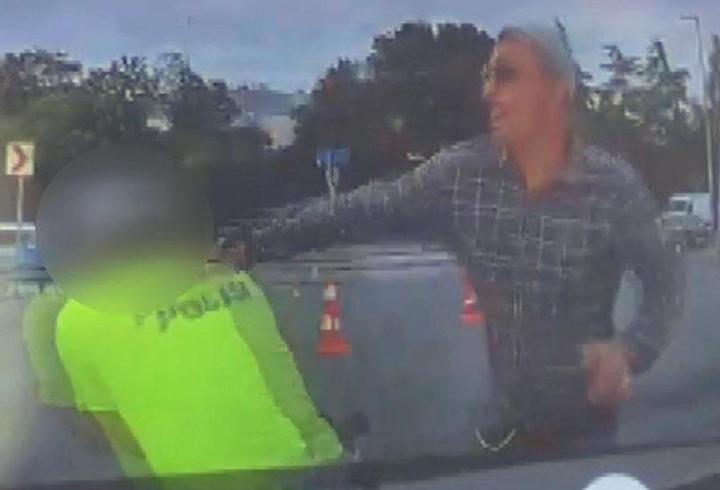 İstanbul Fatih'te polise bıçakla saldırı