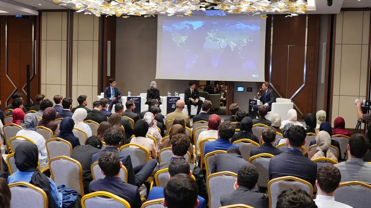 Başkan Erdoğan'ın torunu Ömer Tayyip Erdoğan’dan Enerji Bakanı Alparslan Bayraktar’a zor soru: Hedef 2035