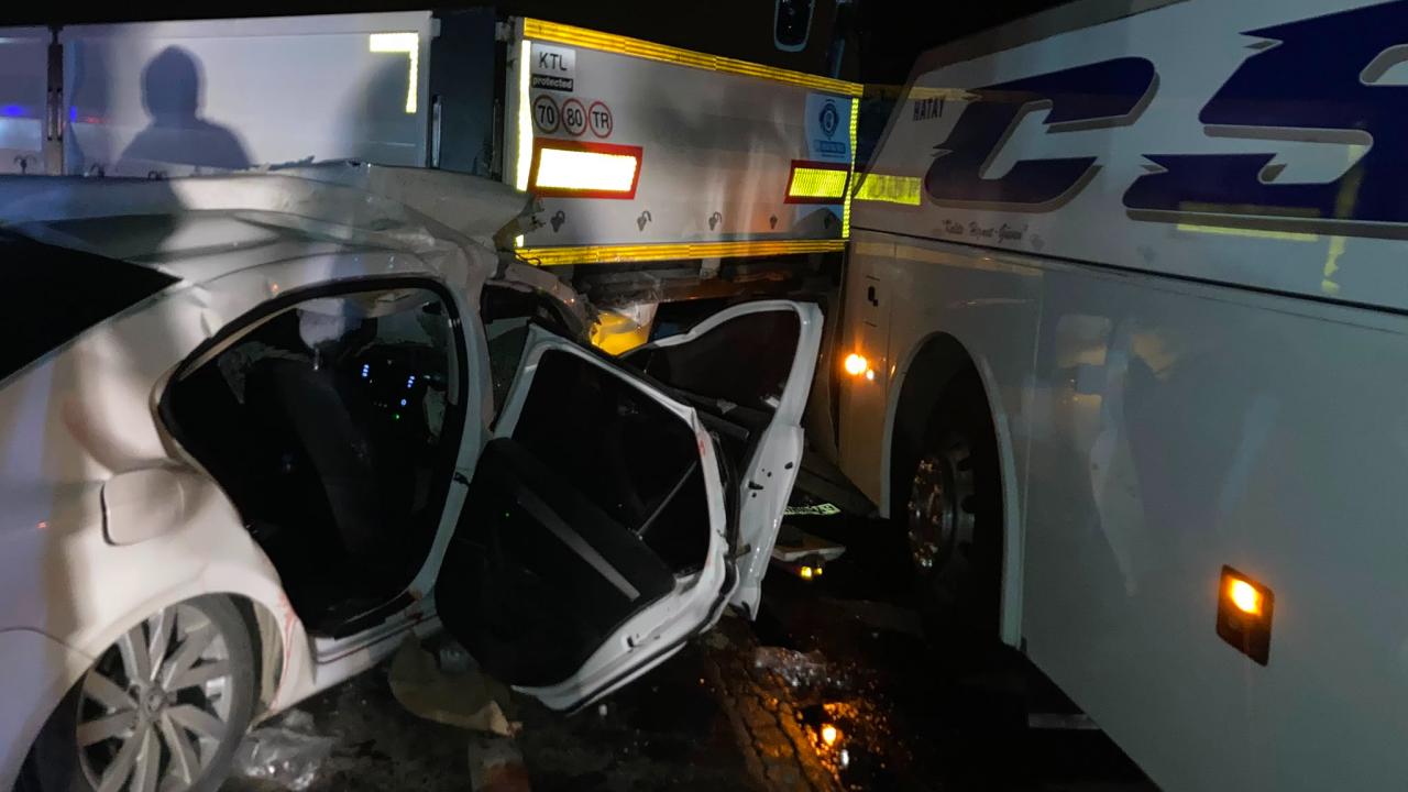 Hatay'da zincirleme trafik kazası: 2 ölü, 4 yaralı
