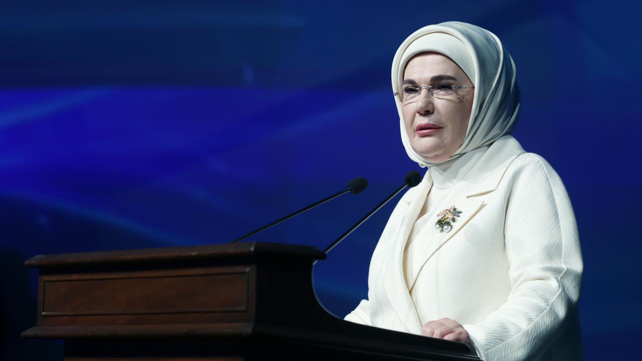 Emine Erdoğan AK Parti'nin 25. kuruluş yıl dönümünü kutladı