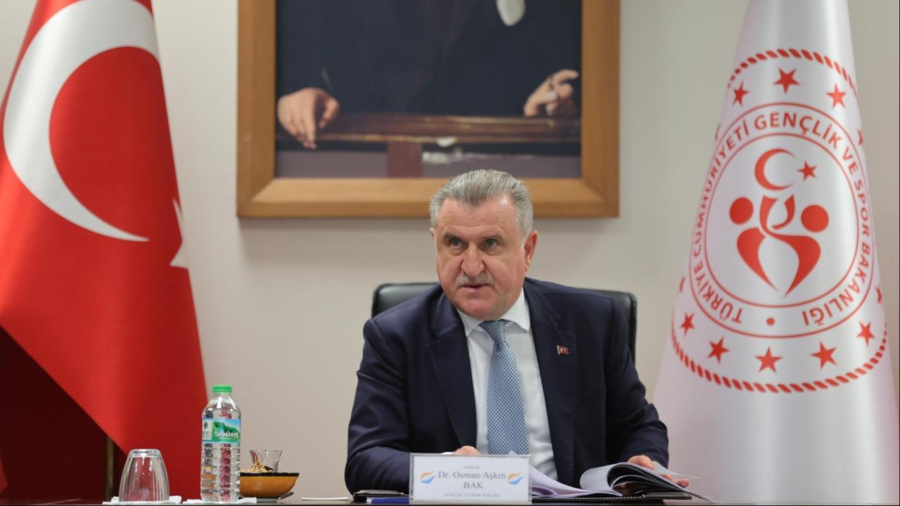 Bakan Bak: Hiçbir forma, hiçbir renk, hiçbir rekabet çocuğumuzun kalbinden daha kıymetli değildir