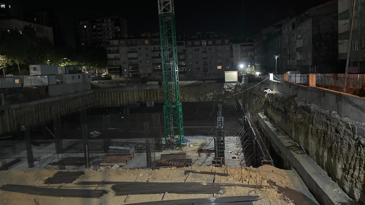 İstanbul'da inşaatta toprak kayması: Yol ulaşıma kapatıldı