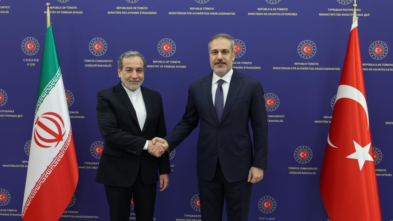 Bakan Fidan İranlı mevkidaşı Arakçi ile görüştü
