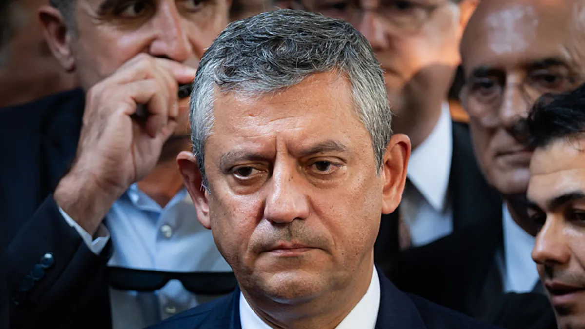 SON DAKİKA… Özgür Özel Türkiye’yi yine şikayet etti! Bu kez İtalya’dan yardım istedi: Ülkesini düşmanca sözlerle hedef aldı
