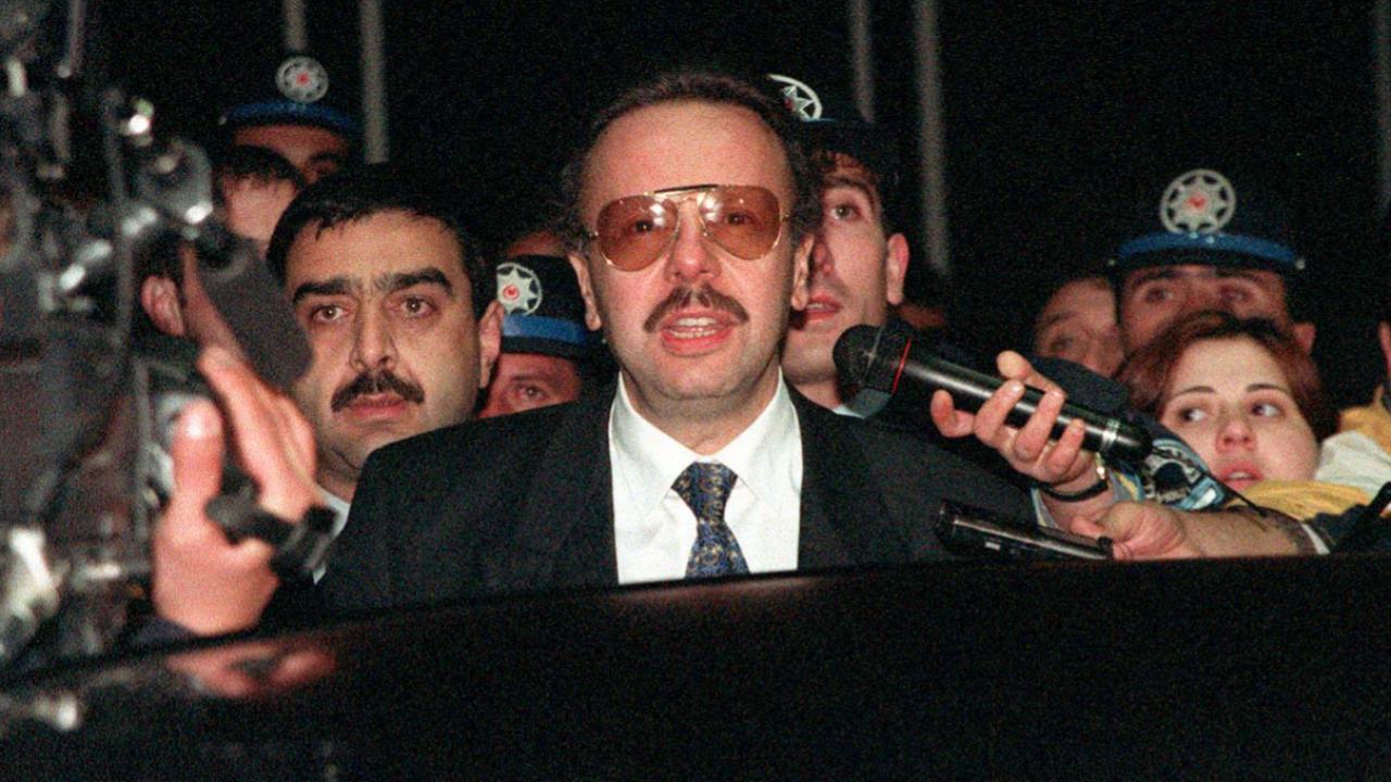 Eski Ulaştırma Bakanı Arif Ahmet Denizolgun'un mezarı açıldı