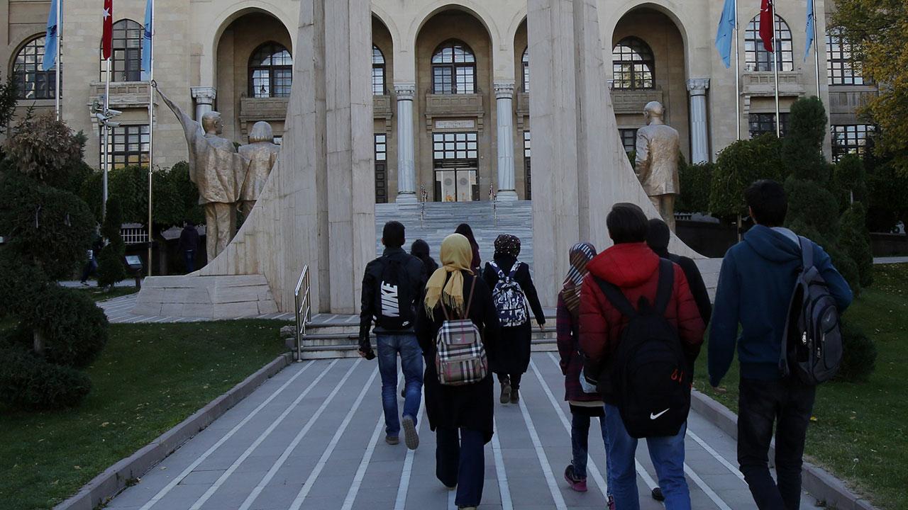 Yaklaşık 50 bin kişi tekrar üniversiteli oldu