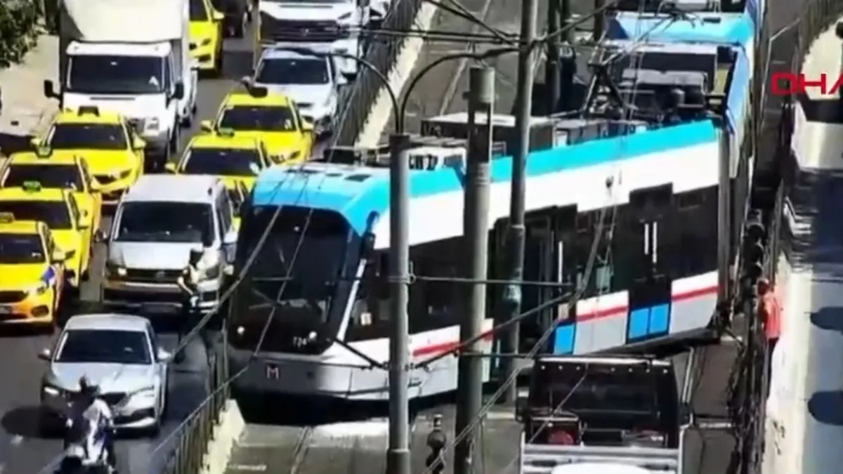 SON DAKİKA! Fındıklı'da tramvay raydan çıktı! Olay yerine itfaiye ve sağlık ekipleri sevk edildi