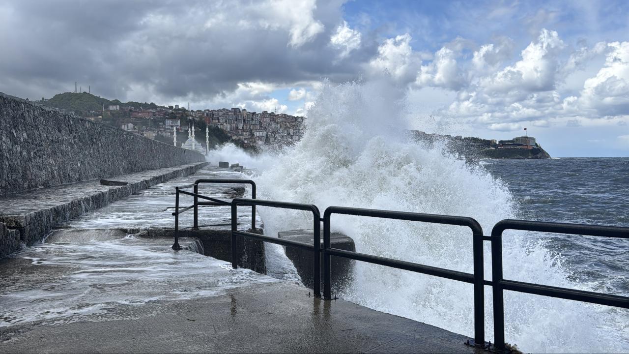 Zonguldak'ta denize girişler 2 gün yasaklandı