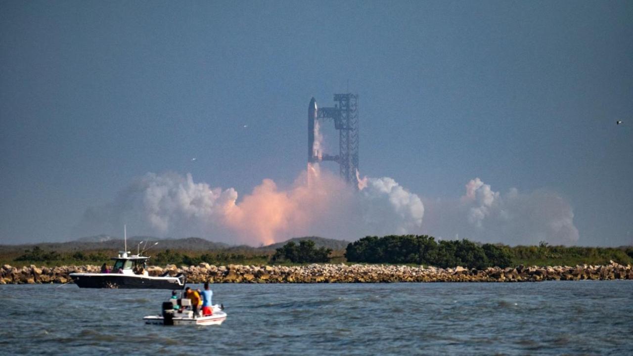 SpaceX roketi havada yakalama planını erteledi: Elon Musk birkaç ay sonrasını işaret etti