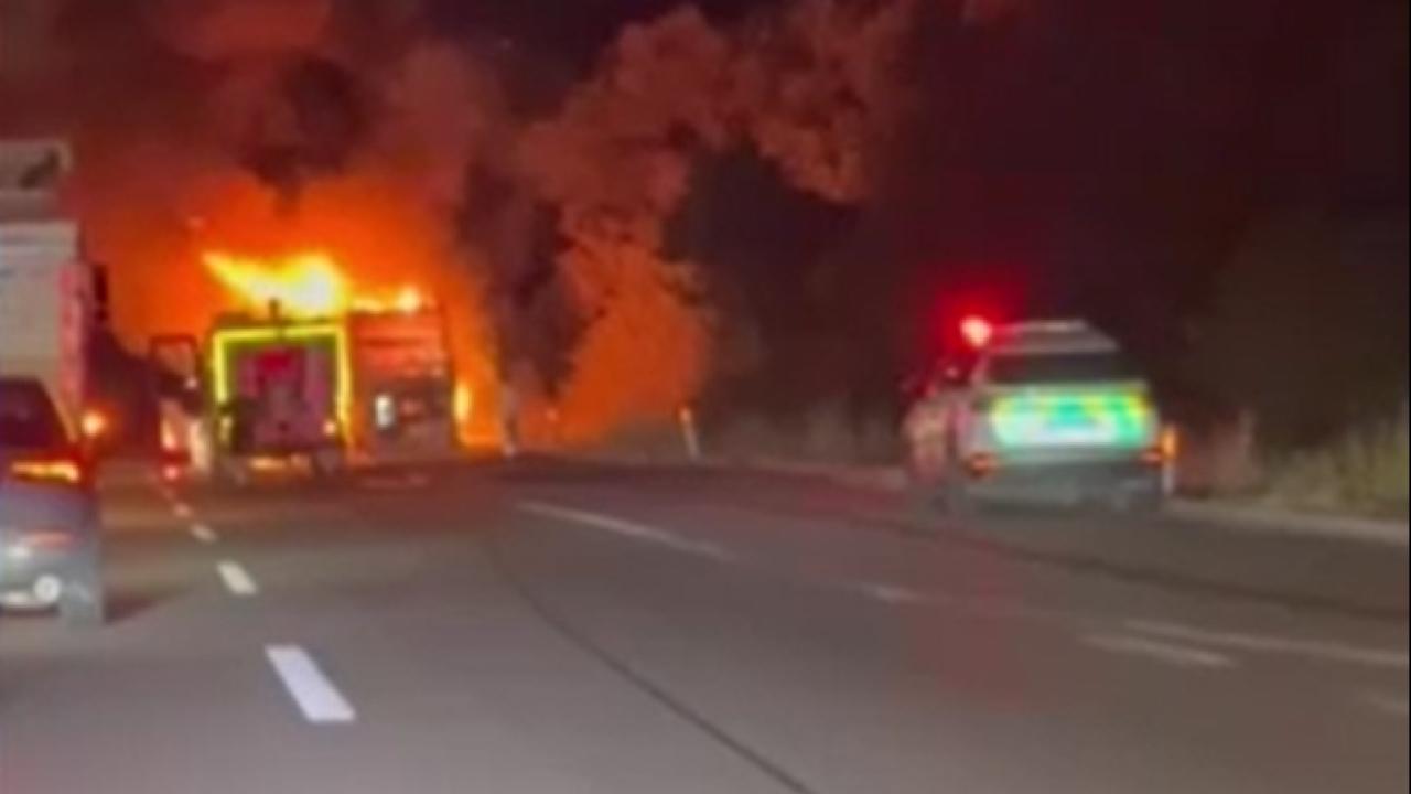 TEMde korku dolu anlar: Yolcu otobüsü alev topuna döndü