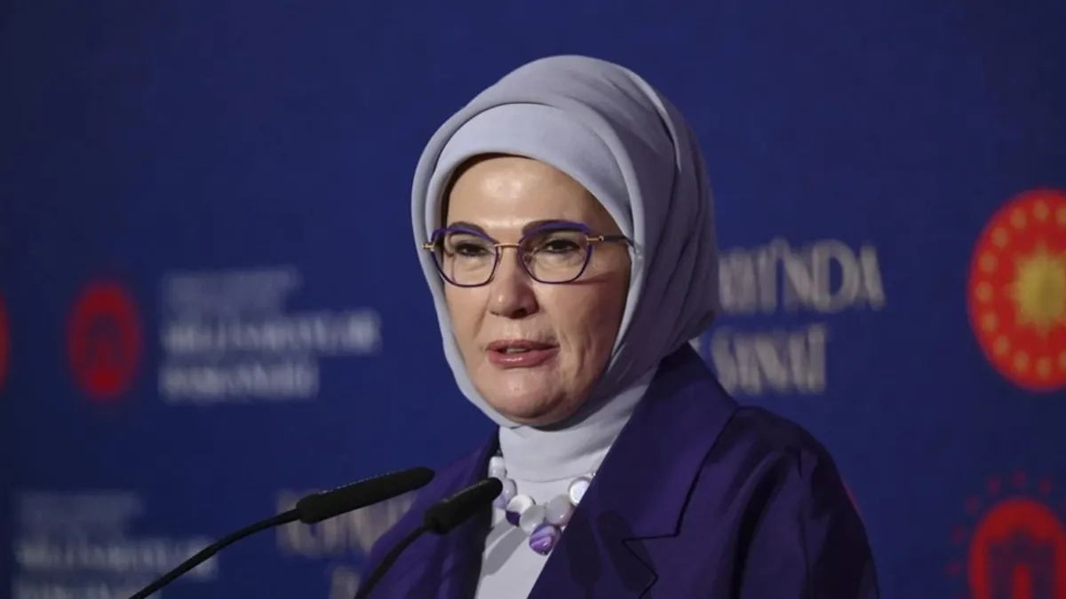 Emine Erdoğan'dan Mevlit Kandili mesajı: Tüm İslam aleminin Leyle-i Mevlid'ini tebrik ediyorum