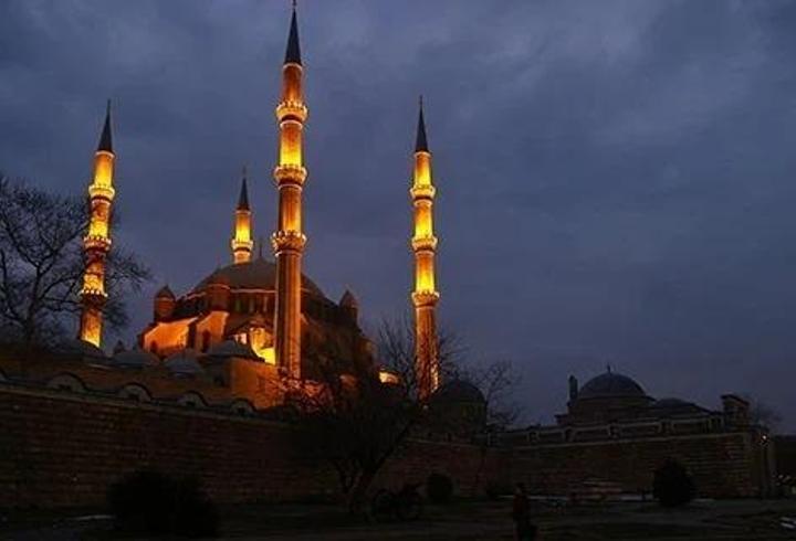 MEVLİD KANDİLİ GECESİ YATSI NAMAZI SAATLERİ DİYANET: Mevlid Kandili namazı ne zaman kılınır? Yatsı namazı ne zaman, saat kaçta kılınacak? Diyanet İstanbul, Ankara, İzmir il il yatsı namazı saatleri