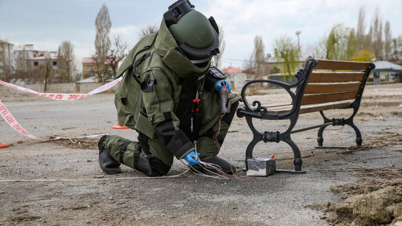 Berlin'de İkinci Dünya Savaşı'ndan kalma bomba bulundu