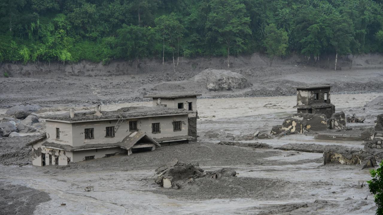 Nepal'de selde hayatını kaybedenlerin sayısı 157'ye yükseldi