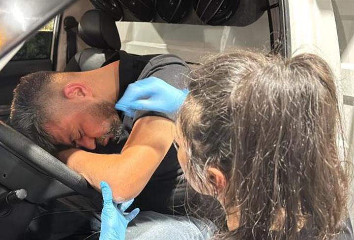 Direksiyonda sızdı, hesap ambulansa geldi! 11 kat alkollü sürücünün ilginç gecesi