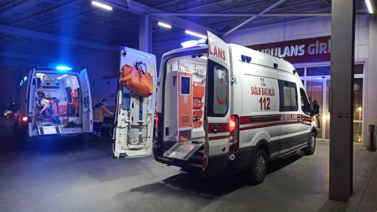 Sakarya'da samanlık yangınında 4 kişi dumandan etkilendi
