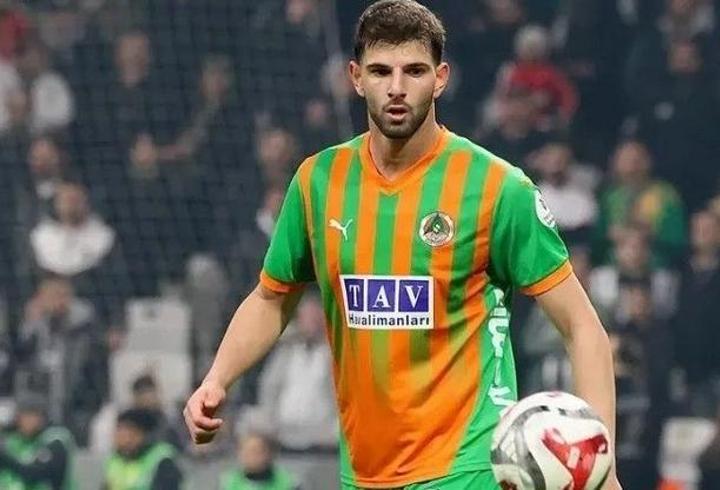 Beşiktaş'tan savunmaya sürpriz takviye! Ümit Akdağ ile 4 yıllık sözleşme imzalandı